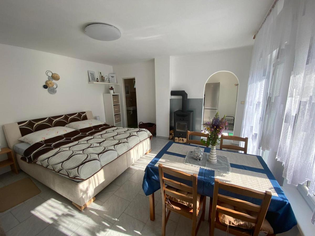 Apartman Beniskovec, Suchdol Nad Luznici Ngoại thất bức ảnh