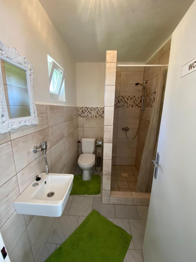 Apartman Beniskovec, Suchdol Nad Luznici Ngoại thất bức ảnh