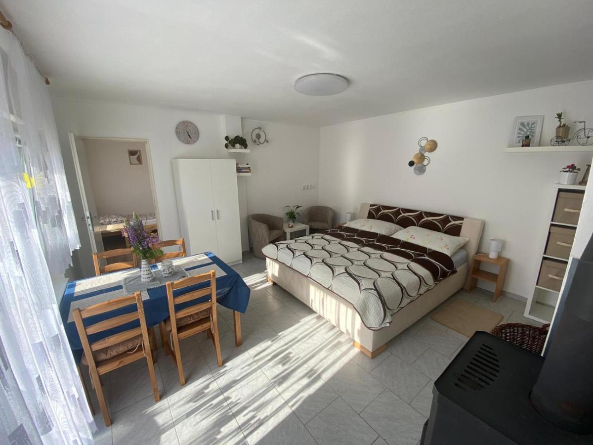 Apartman Beniskovec, Suchdol Nad Luznici Ngoại thất bức ảnh